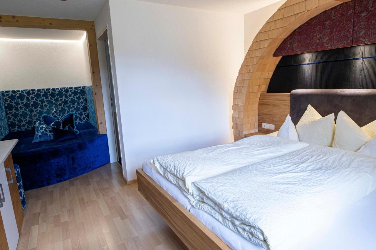 Hotel Lucia Damuels Eksteriør bilde