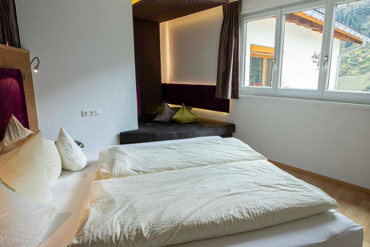 Hotel Lucia Damuels Eksteriør bilde