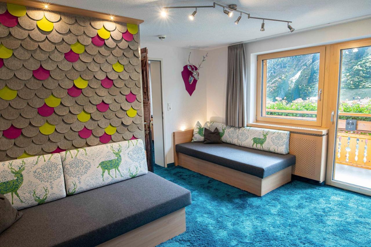 Hotel Lucia Damuels Eksteriør bilde