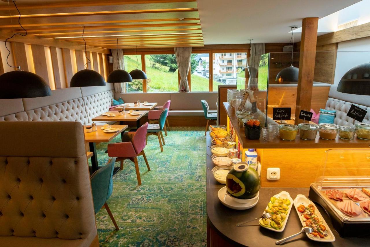 Hotel Lucia Damuels Eksteriør bilde