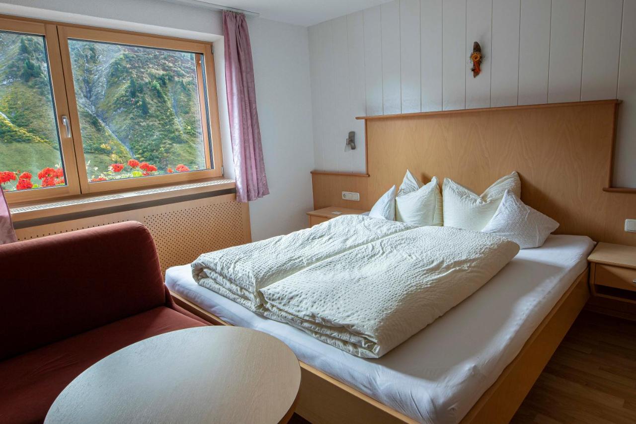 Hotel Lucia Damuels Eksteriør bilde