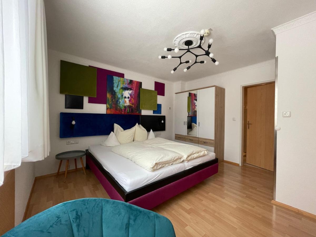 Hotel Lucia Damuels Eksteriør bilde