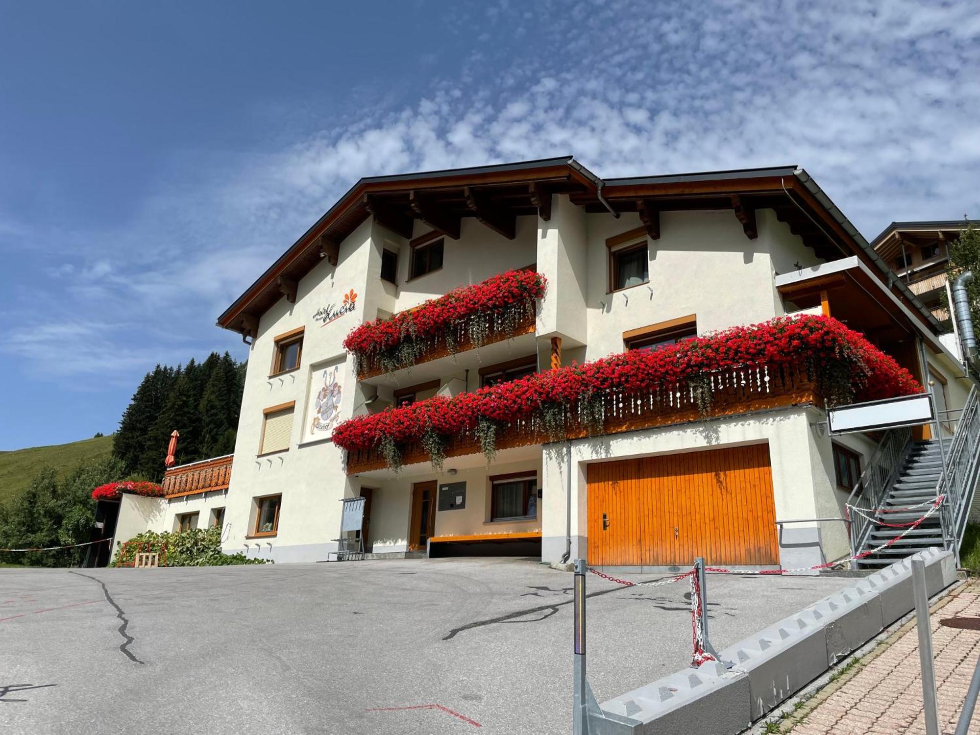 Hotel Lucia Damuels Eksteriør bilde