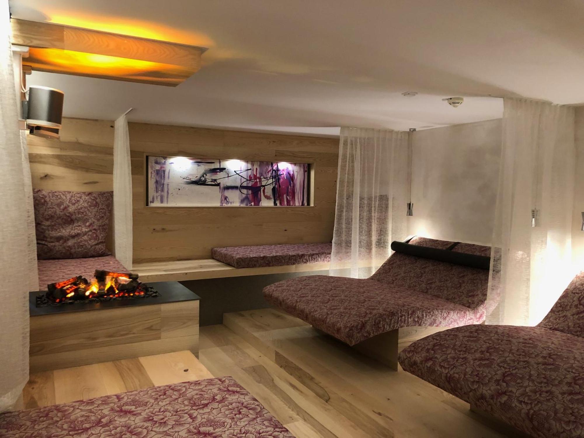 Hotel Lucia Damuels Eksteriør bilde